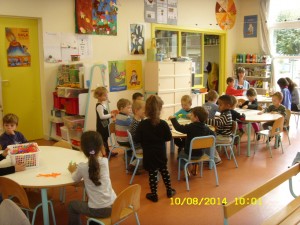 Ateliers du matin : mathématiques, graphisme, lecture, arts visuels...